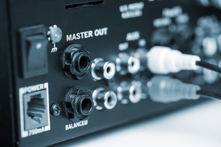 plugging in amplifier in business